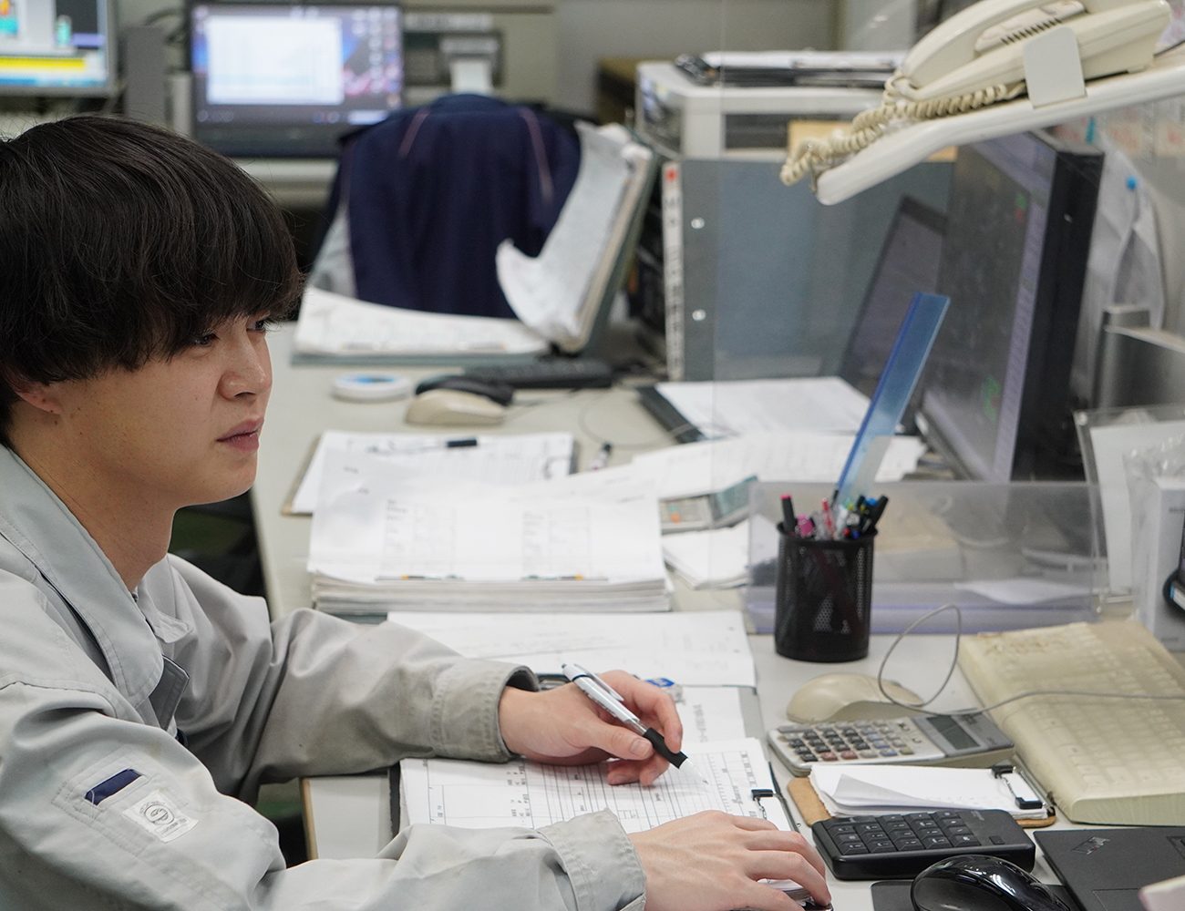 仕事をしている様子